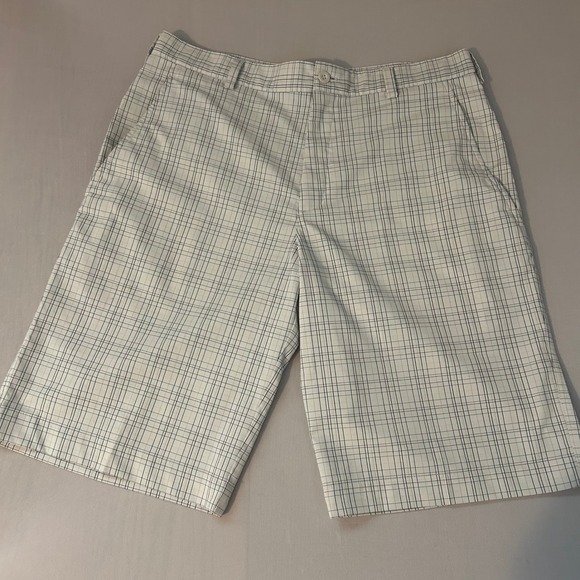Nike Golf Mens 32 White/Blue Plaid DriFIT Athletic Performance Flat Front Shorts - Picture 1 of 8